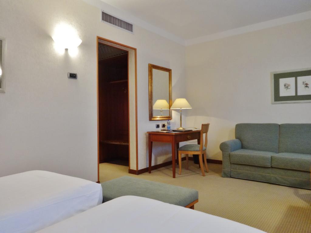 Hotel Excelsior Magenta Esterno foto