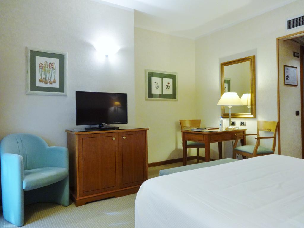 Hotel Excelsior Magenta Esterno foto